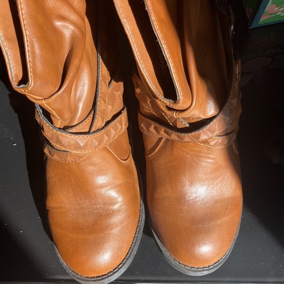 Brown boots - Picture 5 of 6